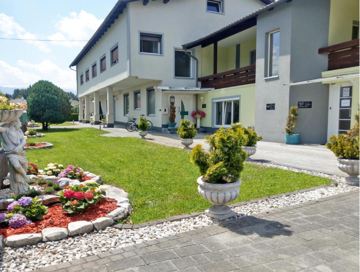 Alpenblick - Modernes Und Grosszuegiges Apartment Філлах Екстер'єр фото