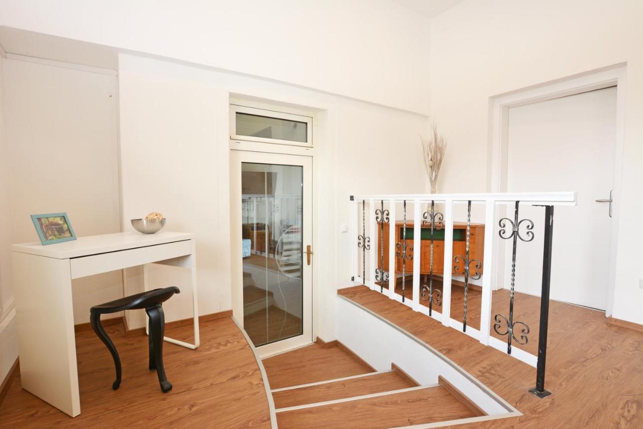 Alpenblick - Modernes Und Grosszuegiges Apartment Філлах Екстер'єр фото